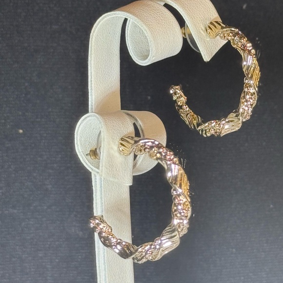 EXPRESS Gold Tone Textured Open Hoop Earnings - Picture 5 of 11